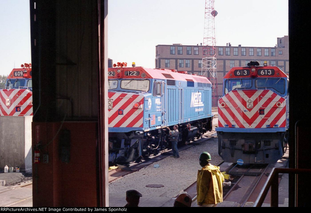 Metra 613, 122, 609